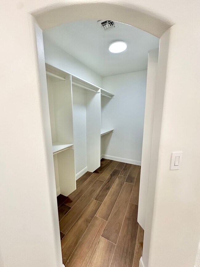 Building Photo - Beautiful 3-bed 2 bath Home! VIEWS VIEWS V...