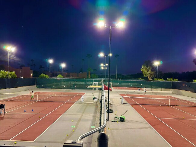 Building Photo - 7401 N Scottsdale Rd