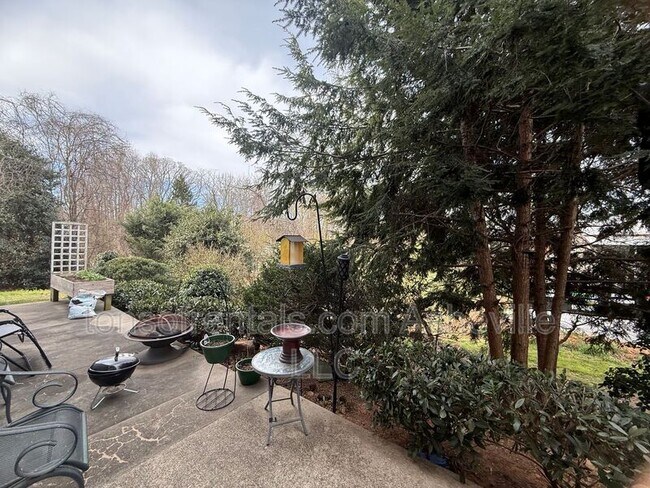 Building Photo - 23 Scottish Cir