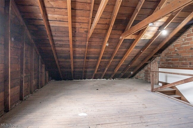 Building Photo - 912 Cambridge Rd