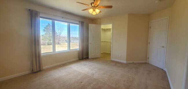 Building Photo - Large 5 bedroom home in Briarwood