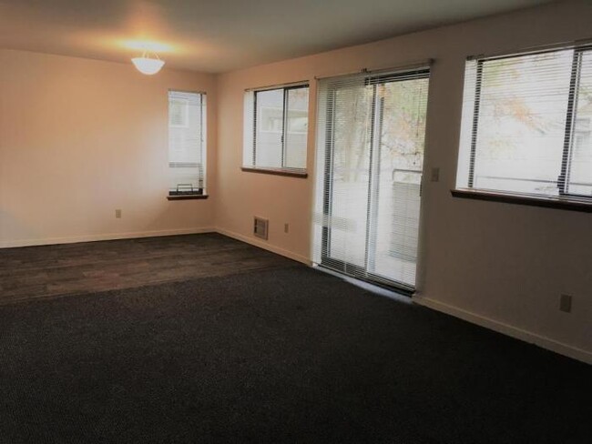 Building Photo - 2 bedroom in Seattle WA 98115