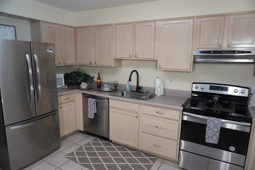 Building Photo - 5 Castlebar Ct