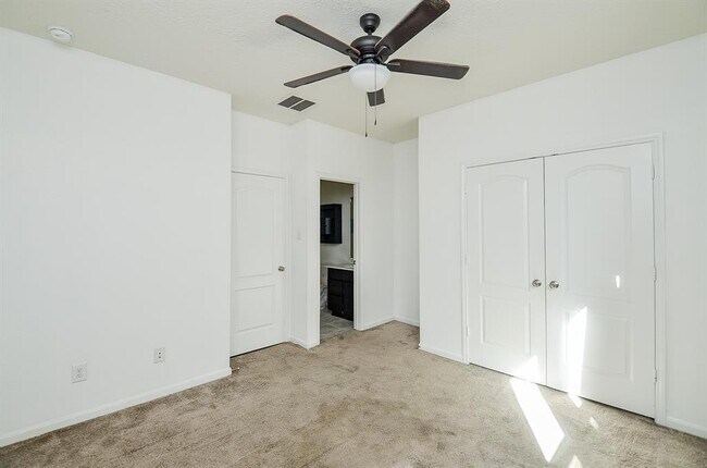 Building Photo - 25410 Champion Ridge Ct
