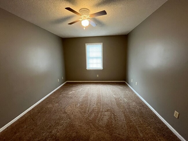 Building Photo - 6107 Vinnie Dr