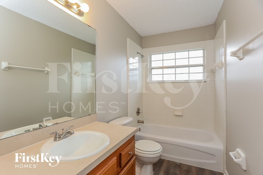 Building Photo - 12759 Bentwater Dr
