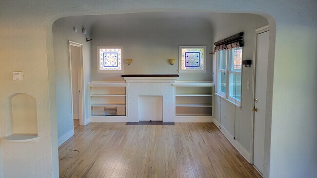 Building Photo - 1908 Stoner Ave