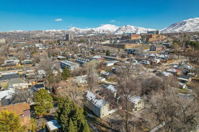 Building Photo - 924 Lowell Ave S