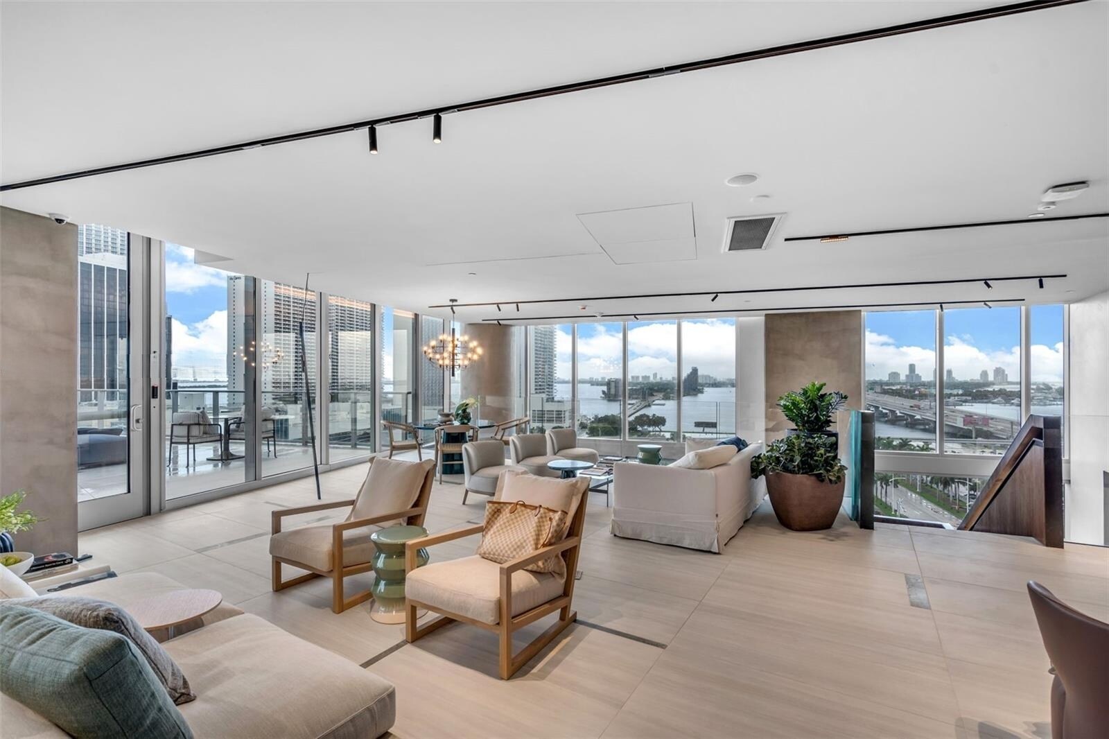 Building Photo - 1400 Biscayne Blvd