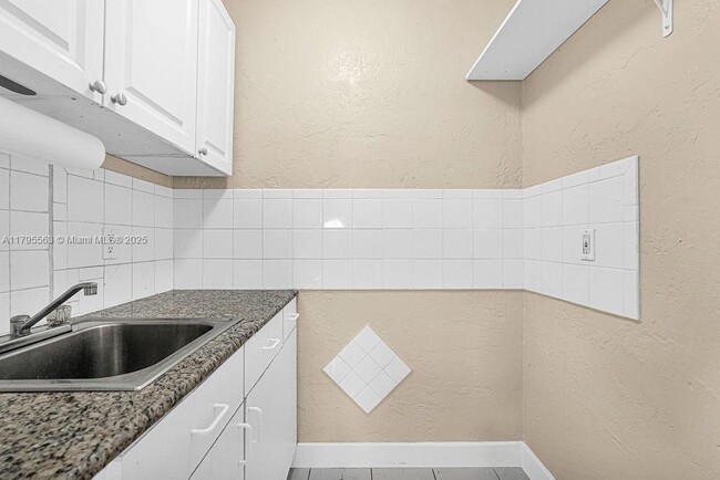 Building Photo - 2400 SW 103rd Ct