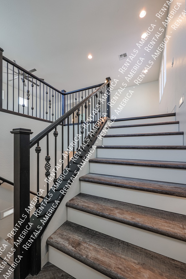 Building Photo - 4121 E Yellowstone Pl