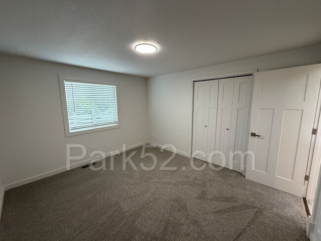 Building Photo - Newly Remodeled 3 Bedroom Duplex