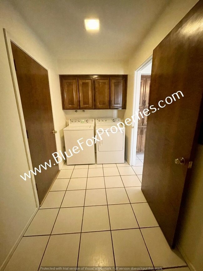 Building Photo - 7876 N Sendero Tres