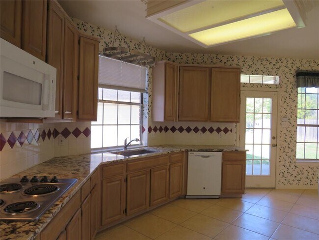 Building Photo - 2302 Plantation Bend Dr
