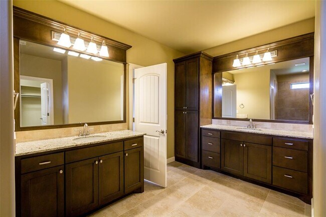 Building Photo - 2701 Hermoso Cir