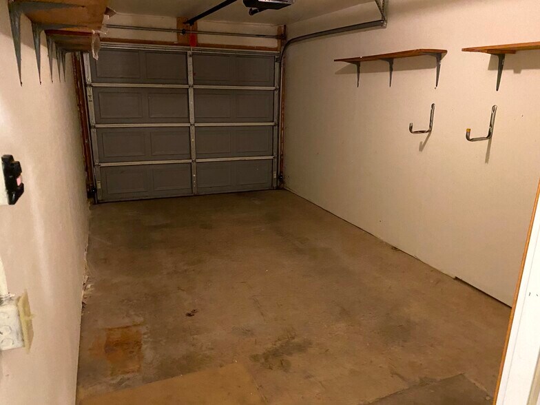 Building Photo - 3804 Creek Hill Dr