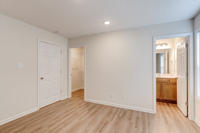 Building Photo - 2805 Cruze Dr