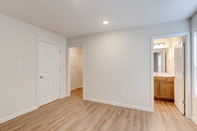 Building Photo - 2807 Cruze Dr