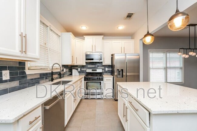 Building Photo - 617 McDonald St SE