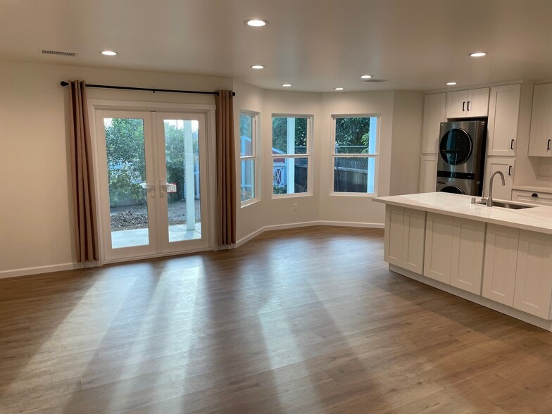 Building Photo - 1191 Hillside St