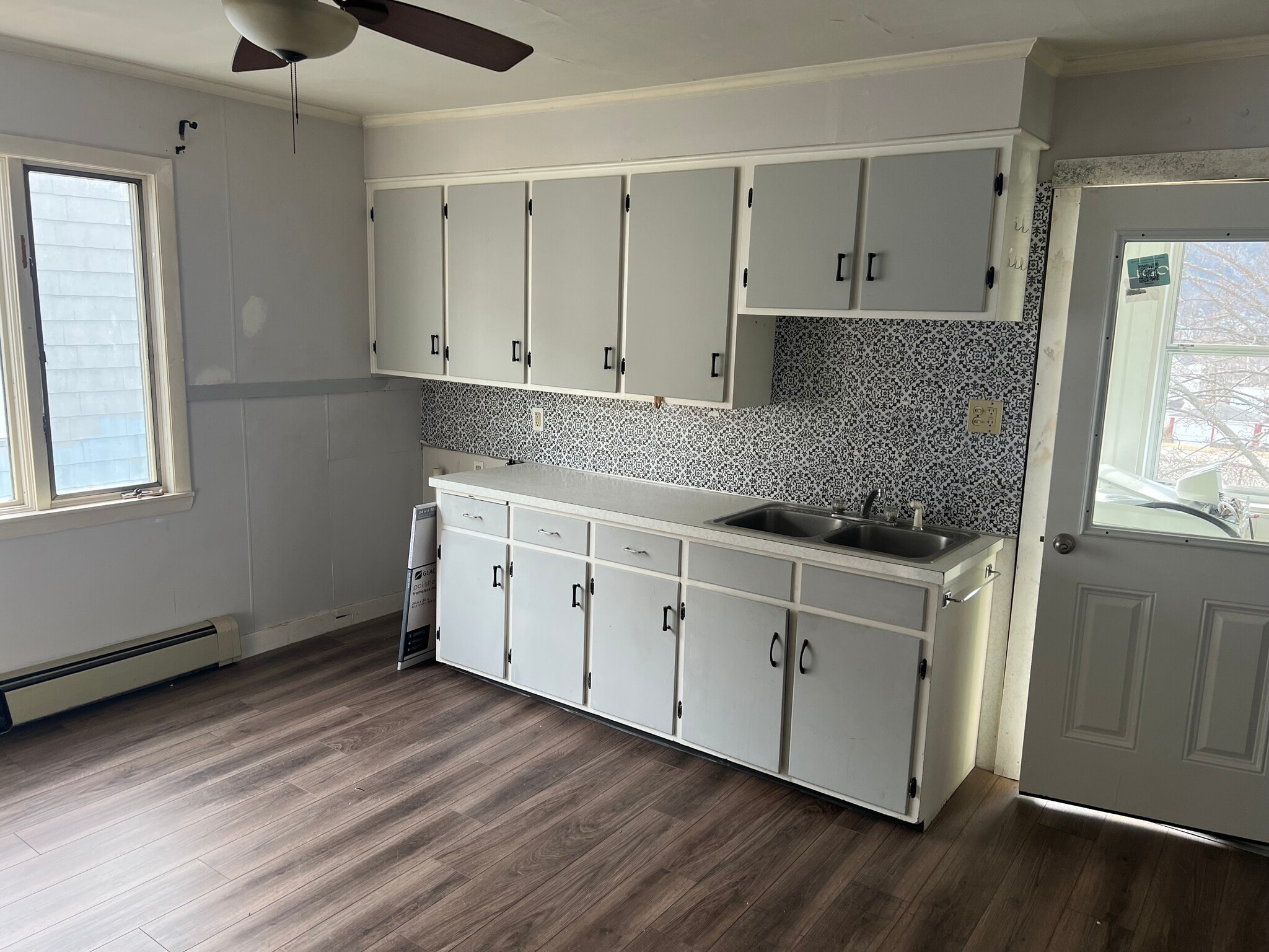 Building Photo - 627 Rockingham St