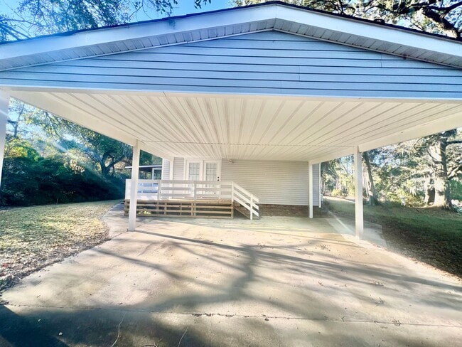Building Photo - Peden Point/Mrytle Grove/Masonboro Loop South Wilmington  2 garage garage! Oak Trees! Covered Porch!