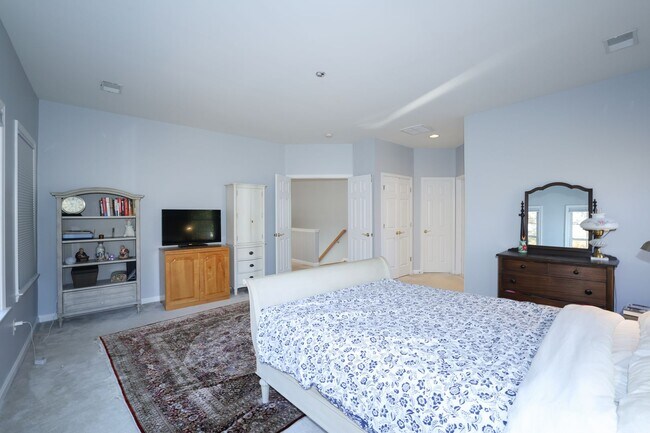 Building Photo - BEAUTIFUL SINGLE FAMILY HOME IN LANSDOWNE