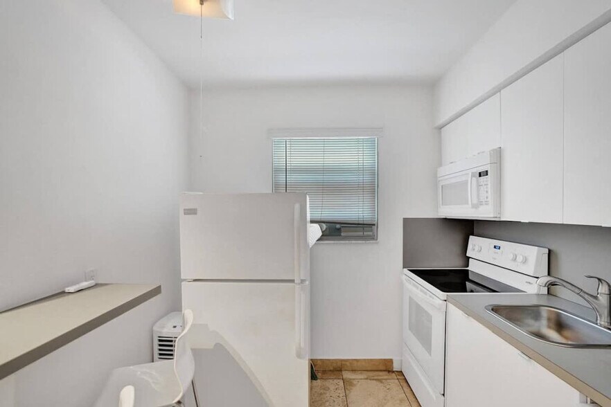 Building Photo - 3215 NE 7th St