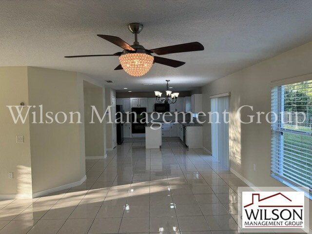 Building Photo - 413 Country Cottage Ln