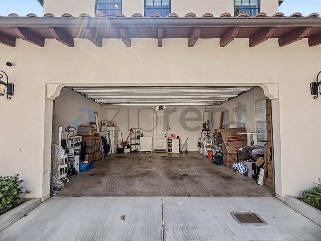 Building Photo - Unit