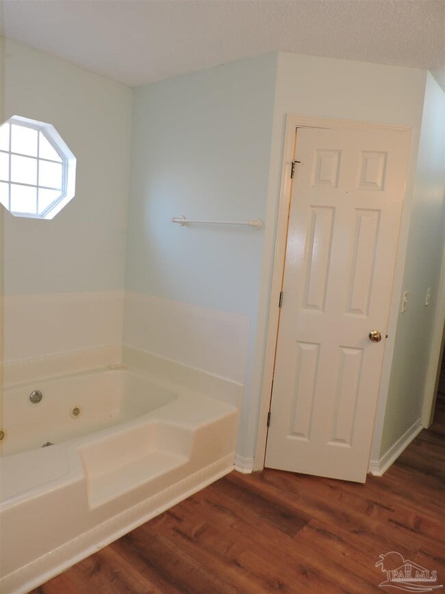 Building Photo - 2552 Southern Oaks Dr