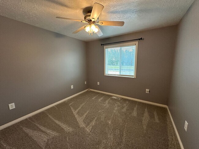 Building Photo - Cute and Cozy 2 Bed, 1.5 Bath Townhome in the Meadows!