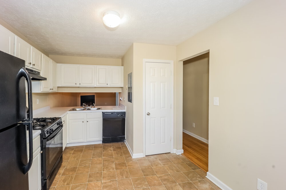 Building Photo - 5960 Hampton Ct