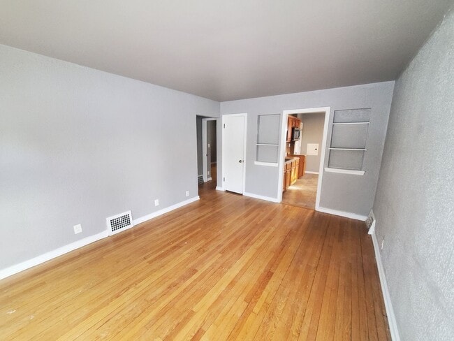 Building Photo - 2 Bedroom Single Family Ranch