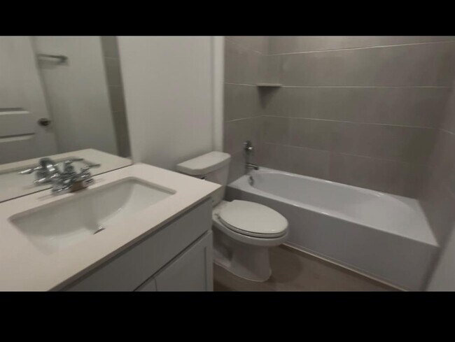 Building Photo - 152 Zircon Ln