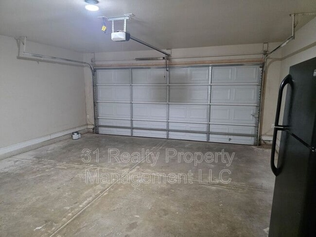 Building Photo - 708 E 97th St