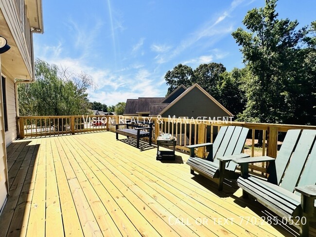 Building Photo - 19 Baywood Ln