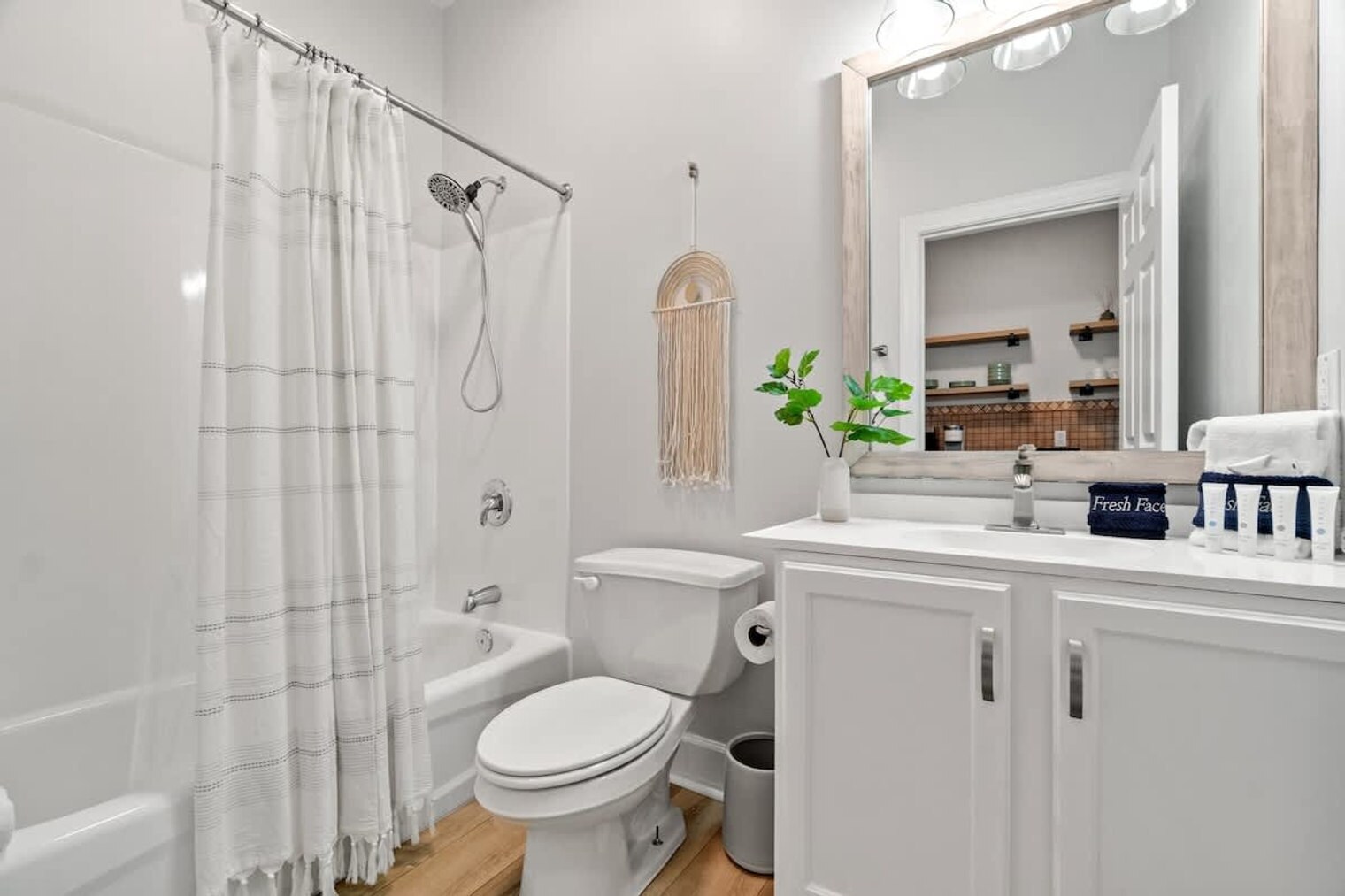 Building Photo - 10343 E County Hwy 30A