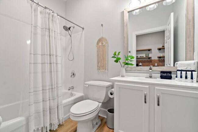 Building Photo - 10343 E County Hwy 30A