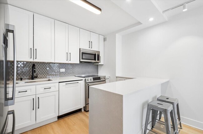 Building Photo - 88 W Schiller St