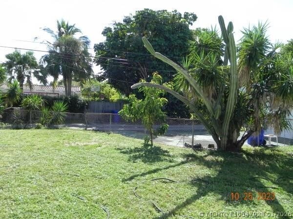 Building Photo - 819 N Highland Dr