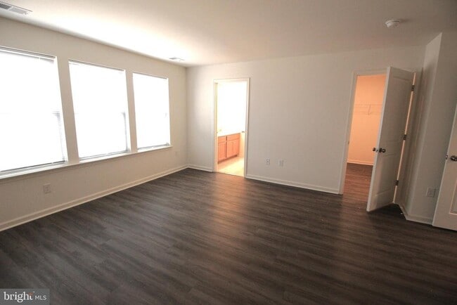 Building Photo - 851 Mapleton Ave