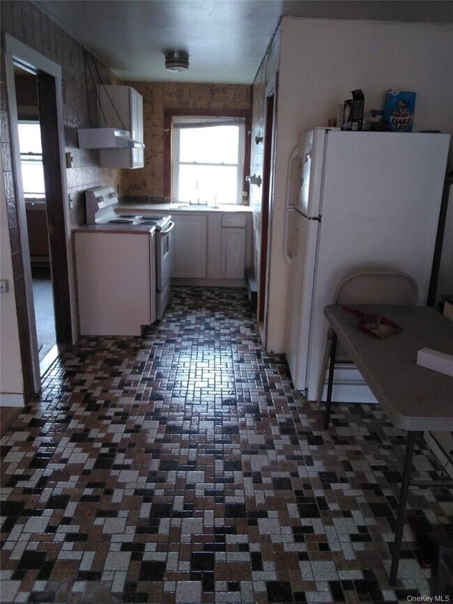 Building Photo - 58 Main St