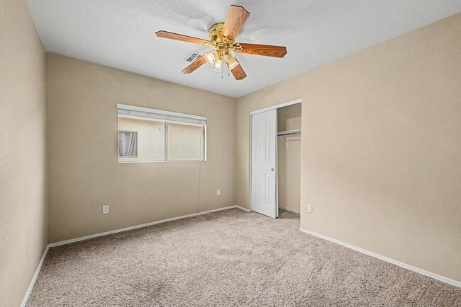 Building Photo - 33856 N Cherry Creek Rd