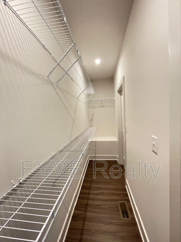 Building Photo - 194 Chestnut Cir