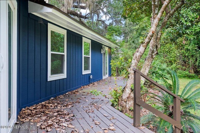 Building Photo - 2421 Dogwood Ln
