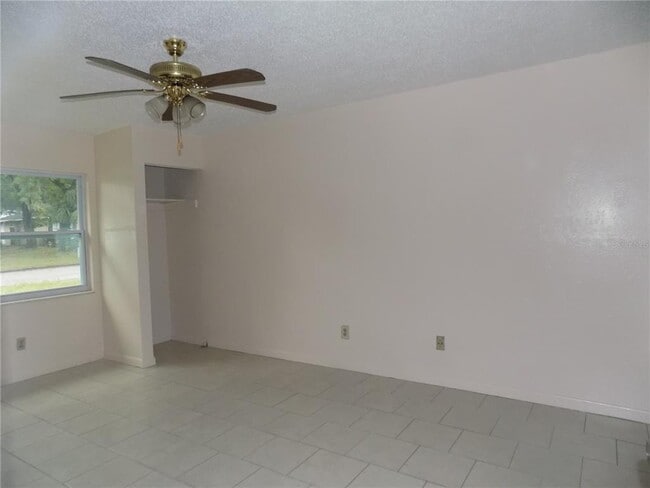 Building Photo - 6124 SW 10th Pl