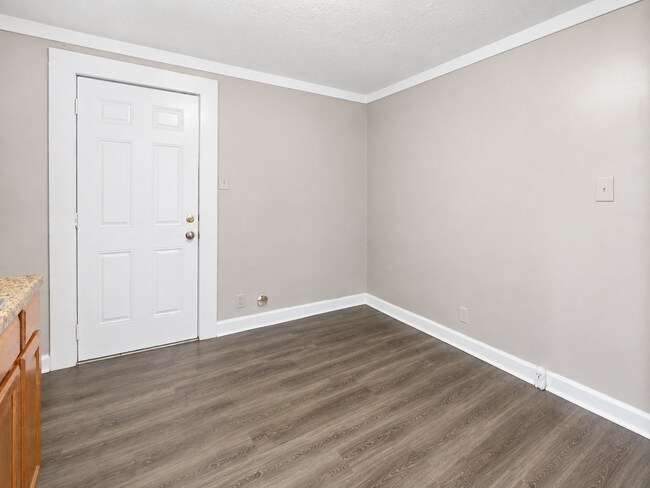 Building Photo - Bright 3-Bedroom Home with Covered Porch, Fireplace & Wooded Backyard