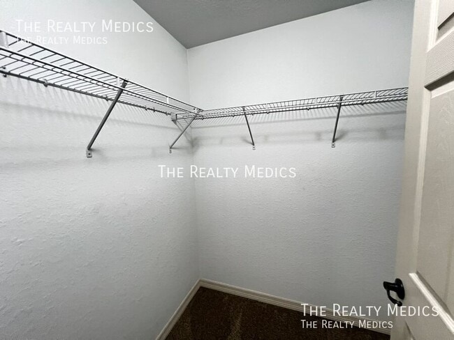 Building Photo - 2427 SW 168th Loop