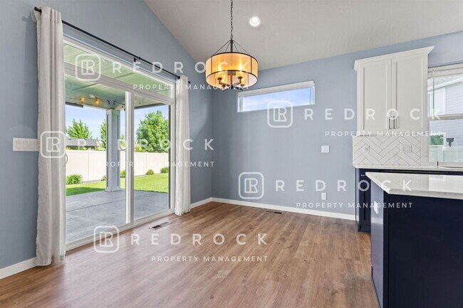 Building Photo - 1725 N Meyers Ct